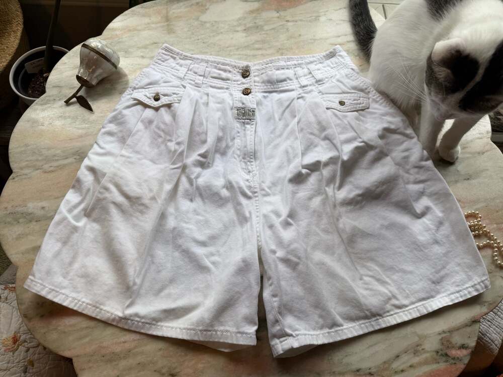 Together! Vintage High Waisted White Cotton Pleated Shorts Size 10
